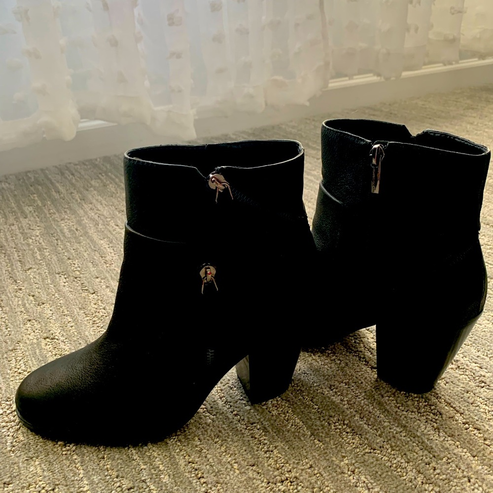 Vince Comotto booties size 9